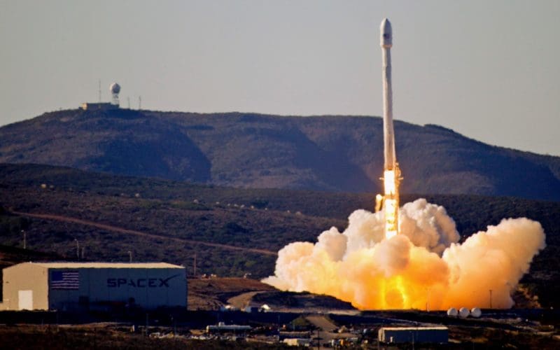 Archive Photo Of Spacex Falcon 9 Launching From Vandenberg Air Force Base Photo Credit Usaf