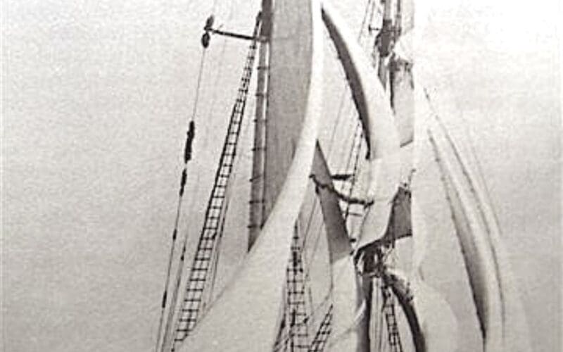 When Albatros was converted to a brigantine, considerable weight was added aloft, likely affecting stability.