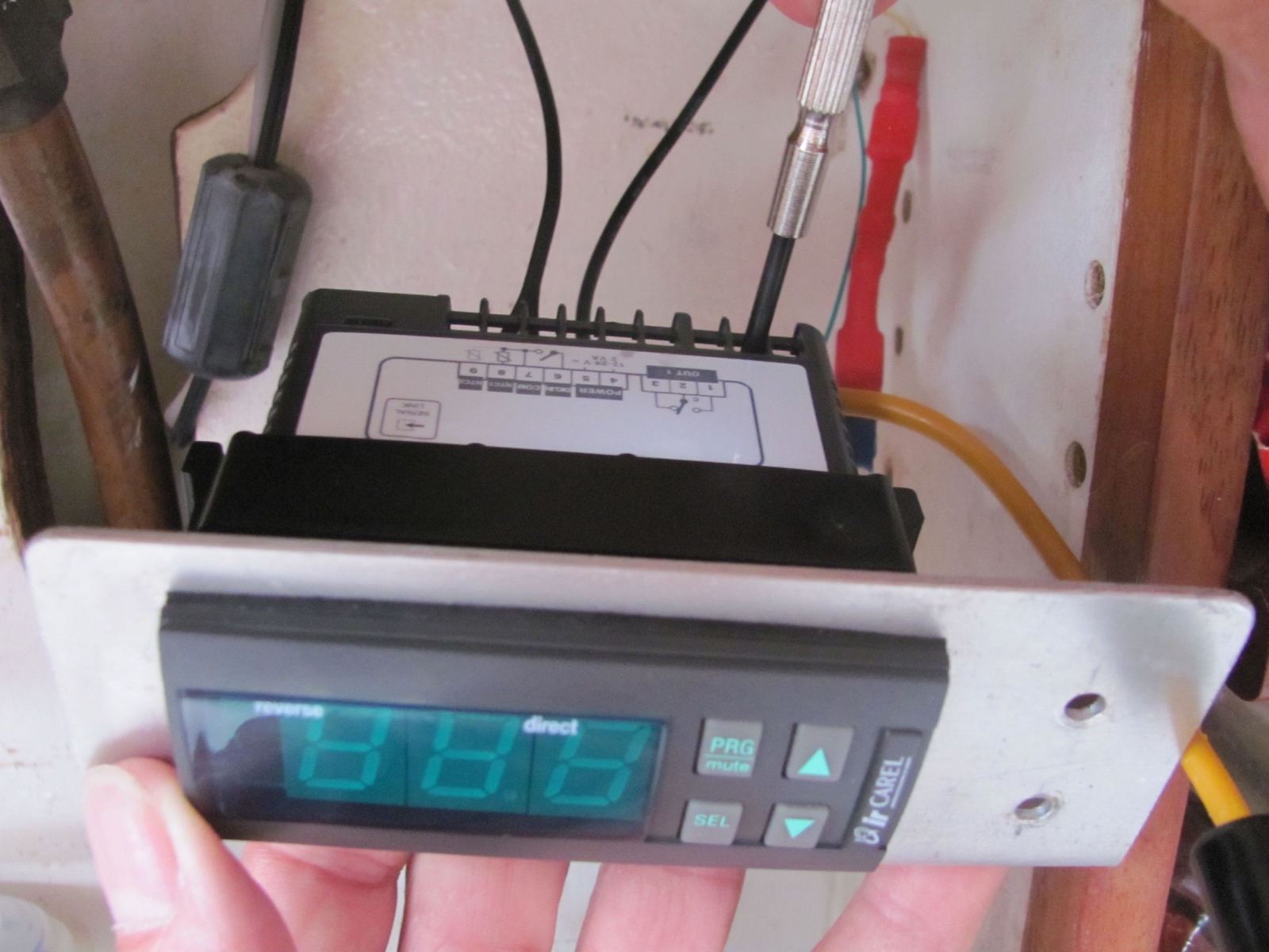 Adding an electronic refrigerator thermostat - Ocean Navigator